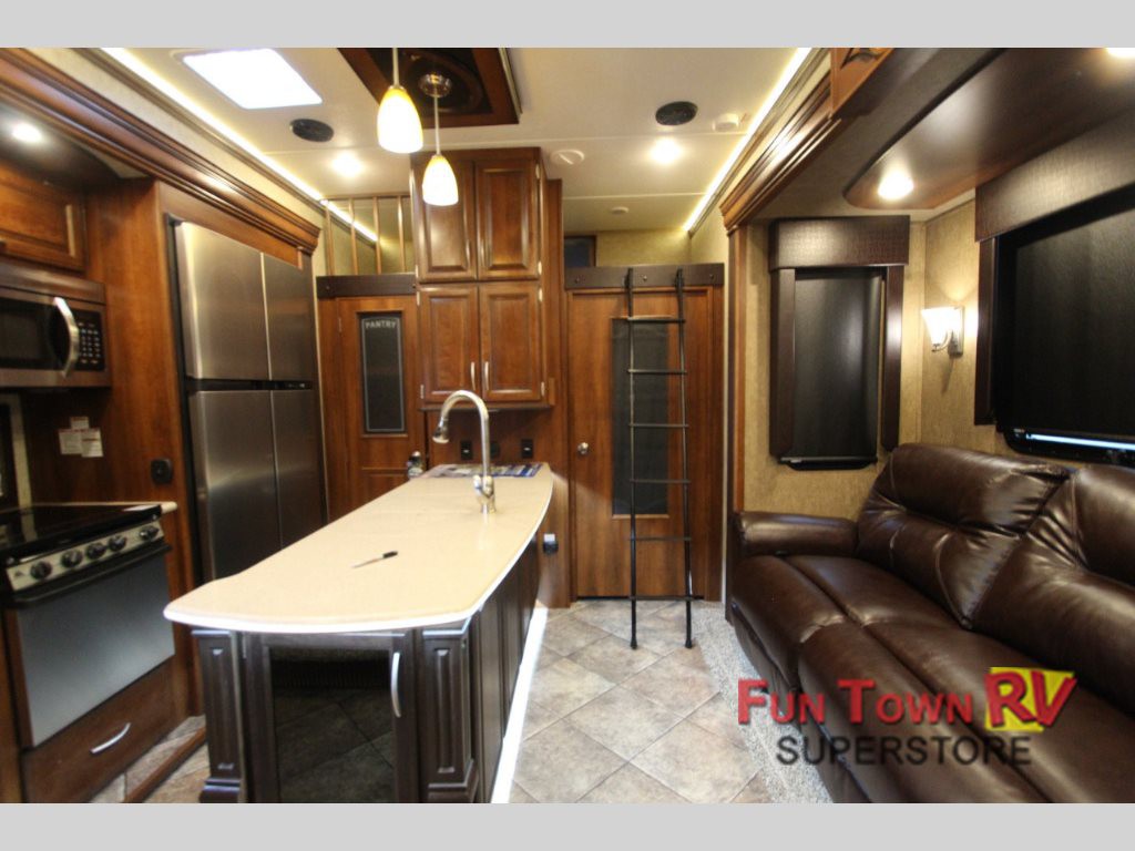 Spartan Toy Hauler int