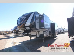 XLR Thunderbolt toy Hauler