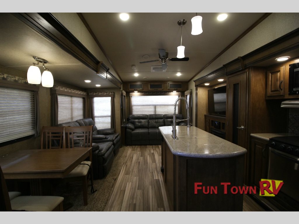 Sabre Lite Fifth-Wheel Interior