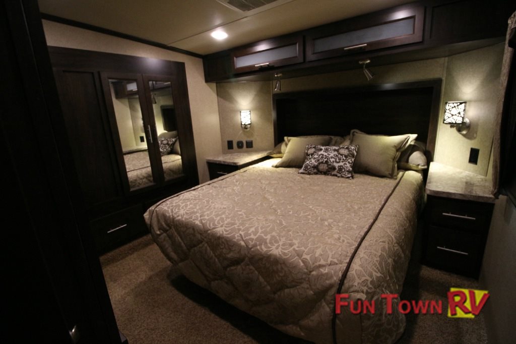 XLR Thunderbolt Toy haulers Bedroom