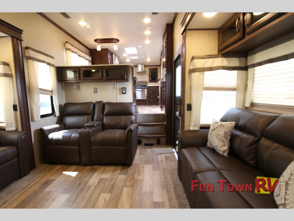 Palomino Columbus Compass 386FKC Fifth Wheel Living Room