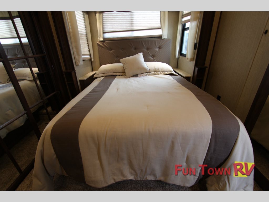 Palomino Columbus Compass 386FKC Fifth Wheel Master Bedroom