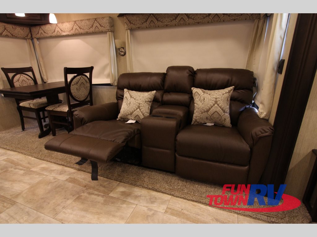 Palomino Columbus Fifth Wheel Seating