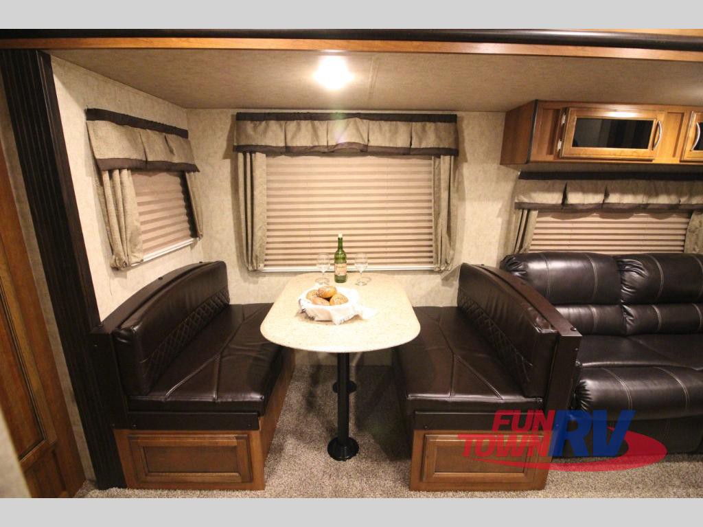 Prime Time Crusader Lite Fifth Wheel booth dinette