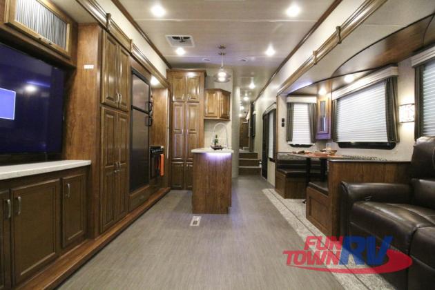 Heartland Sundance Fifth Wheel Interior
