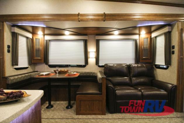 Heartland Sundance Fifth Wheel Seating