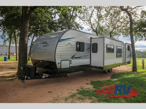 Della Terra Travel Trailer