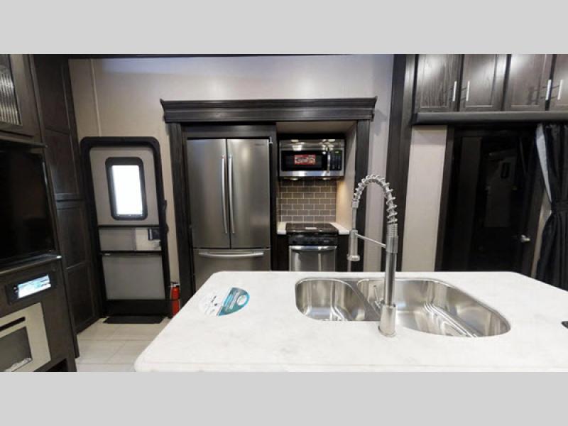 kitchen xlr thunderbolt toy hauler