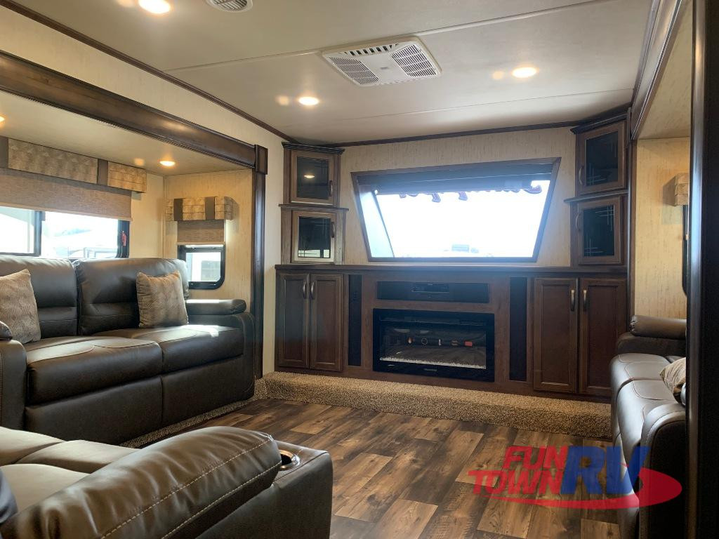 sandpiper living room