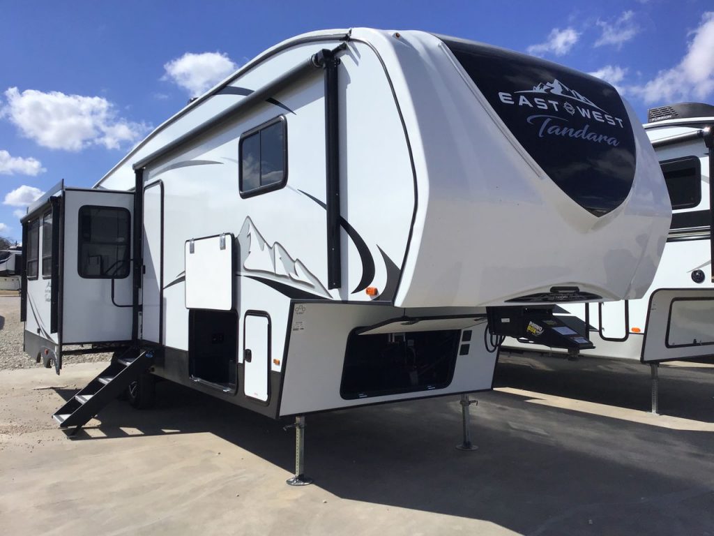 East To West Tandara Fifth Wheel Review