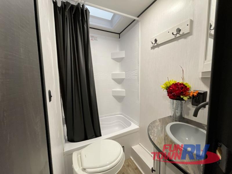 HEARTLAND TRAIL RUNNER 261JM